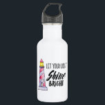 Garrafa Deixe sua tipografia brilhante do farol brilhante<br><div class="desc">Garrafa de água com uma imagem de aquarela digital de um farol listrado vermelho. O texto da tipografia diz: Deixe sua luz brilhar. Escrito em uma fonte manuscrita de tendências bonitinha.</div>