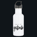 Garrafa Escrita Estilista de Cabelos Minimalista Preta Esc<br><div class="desc">Um moderno e minimalista cric black brush name faz uma garrafa de água branca. Estilo moderno estilo moderno de tipografia do pincel. Promova sua marca em estilo chic.</div>