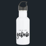 Garrafa Escrita Estilista de Cabelos Minimalista Preta Esc<br><div class="desc">Um moderno e minimalista cric black brush name faz uma garrafa de água branca. Estilo moderno estilo moderno de tipografia do pincel. Promova sua marca em estilo chic.</div>
