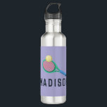 Garrafa Faculdade de Tênis Roxos e Cuecas<br><div class="desc">Esta garrafa de garotos fofa apresenta um design tênis de desenho roxo divertido. Também há espaço para você adicionar seu nome de meninas em uma bela fonte. O esporte perfeito temia a adição à escola ou material esportivo de seus filhos.</div>