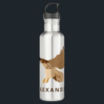 Garrafa Falcão Vermelho-Atado em vôo personalizado<br><div class="desc">Esta garrafa de água personalizada caracteriza uma ilustração de um falcão vermelho-atado e de sua própria mensagem conhecida ou curta no marrom escuro. Encontre presentes e produtos temáticos de coordenação dos falcões na coleção do falcão e do melro do design do asterisco.</div>