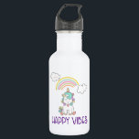 Garrafa Feliz Vibes Typografia Cute Smiling Unicorn<br><div class="desc">Uma garrafa de água com uma ilustração fofa de um unicórnio branco sentado no seu rabo sorrindo e parecendo feliz. Nuvens sorridentes e um arco-íris. Texto diz: Feliz Víblias. Imagem de uplifting adorável.</div>
