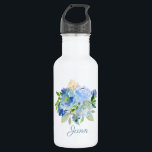 Garrafa Floral de Cor de Água Azul com Nome<br><div class="desc">Uma bela maneira de levar sua água aonde quer que você vá, esta design de garrafa de água inspirada feminina apresenta um buquê de flores de aquarela azul com vegetação rasteira. O nome mostrado aqui pode ser editado com seu nome, monograma ou outro texto desejado. Você pode alterar a fonte,...</div>