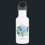 Garrafa Floral de Cor de Água Azul com Nome<br><div class="desc">Uma bela maneira de levar sua água aonde quer que você vá, esta design de garrafa de água inspirada feminina apresenta um buquê de flores de aquarela azul com vegetação rasteira. O nome mostrado aqui pode ser editado com seu nome, monograma ou outro texto desejado. Você pode alterar a fonte,...</div>