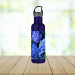 Garrafa Flores de Hydrangea Azul Floral<br><div class="desc">Tire a sede desta garrafa de água de aço inoxidável,  que apresenta uma foto embrulhada de lindas flores azuis da Mophead Hydrangea,  comumente conhecidas como Hortensia e Hydrangea francesa. Selecione o tamanho e a cor do frasco. Um design floral adorável!</div>
