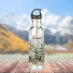 Garrafa Floresta de Pinheiros Verdes com Aquarelas em Mont<br><div class="desc">Passe em estilo com a nossa garrafa de água de aço inoxidável da Floresta de Pinheira d'água - onde cada bebida parece uma aventura selvagem!</div>