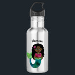 Garrafa Folha personalizada do falso da sereia do<br><div class="desc">A folha personalizada do falso da sereia do afro-americano caçoa a garrafa de água. A sereia pequena adorável com falso foil a cauda verde, a camisola de alças magenta do rosa quente e a estrela do mar cor-de-rosa em seu cabelo preto escuro. Personalize com nome no roteiro curvado bonito acima...</div>