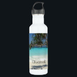 Garrafa Foto da cena de praia do oceano azul tropical<br><div class="desc">Garrafa de água com uma bela e serena fotografia. Águas turquesas tropicais azuis,  com uma praia branca arenosa. Uma árvore tropical solo proporciona um bom lugar para relaxar e desfrutar desse lugar idílico cênico.</div>