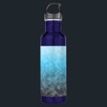 Garrafa Frostline Horizon<br><div class="desc">Hydration meets horizon. The Frostline Horizon stainless steel water bottle features a layered gradient that fades from cool, airy blue into deep misted charcoal. The textured transition feels like fog rolling across a distant shoreline — peaceful, expansive, and grounding. Designed for everyday movement, this bottle pairs a serene aesthetic with...</div>