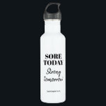 Garrafa Funny Sore Hoje Forte Amanhã Nome Workout Gym<br><div class="desc">É por isso que nos damos bem: hoje, amanhã forte! Nunca a motivação dos perderes e o foco com esta gulosa garrafa de água personalizada para dar um passo à prática. Esta garrafa de água branca e preta com o seu nome mantém-no motivado. Também é um presente perfeito para alguém...</div>