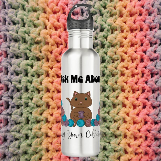 Garrafa Gato de Knitter Crochet Coleção de Yarn (A water bottle with a picof a cat with balls of yarn.  Text says Ask Me About My Yarn Collection)