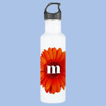 Garrafa Gerbera Daisy Monograma inicial<br><div class="desc">Flor da margarida de gerbera laranja queimada com design inicial de tipografia moderna em minúsculas,  que pode ser mudada para personalizar.</div>