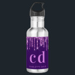 Garrafa Glitter roxo gota a forma de monograma rosa<br><div class="desc">Um fundo roxo profundo com púrpura esfolada púrpura pingando,  pintura pingando. Texto cor-de-rosa. Personalize e adicione suas iniciais de monograma e seu nome.</div>