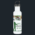 Garrafa Golf MELHOR GRANDPA POR PAR 5 Fotocolagem Monogram<br><div class="desc">Crie uma única garrafa personalizada de água de colagem fotográfica para o avô de golfe utilizando este modelo de colagem fotográfica fácil de carregar com 5 fotos e o golfe engraçado dizendo o título BEST GRANDPA BY PAR em verde e preto e seu monograma em ambos os lados. Escolha dentre...</div>