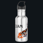 Garrafa Ilustração de Peixe Koi Laranja e Azul Personaliza<br><div class="desc">Adicione um nome a esta garrafa de água para criar um presente personalizado que é perfeito para qualquer um que ama relaxar perto do seu lago koi. Apresenta uma ilustração realista de um peixe koi ou carpa ornamental em branco,  laranja e preto com um nome em caracteres negros.</div>