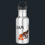 Garrafa Ilustração de Peixe Koi Laranja e Azul Personaliza<br><div class="desc">Adicione um nome a esta garrafa de água para criar um presente personalizado que é perfeito para qualquer um que ama relaxar perto do seu lago koi. Apresenta uma ilustração realista de um peixe koi ou carpa ornamental em branco,  laranja e preto com um nome em caracteres negros.</div>