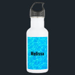 Garrafa Imagem Clara de Água Piscina Azul<br><div class="desc">Garrafa de água com uma fotografia de água azul clara de piscina,  com reflexos brilhantes.</div>