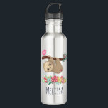 Garrafa Lã Marrom Bonita Prendendo-se de cabeça para baixo<br><div class="desc">Garrafa de água personalizada com uma ilustração com uma preguiça marrom aguda pendurada ao contrário. Esta pequena cara engraçada está segurando um galho que tem um pássaro rosa em um lado do galho e um buquê de rosa ao estilo rabisco do outro lado. Abaixo deles está um arranjo de flores...</div>