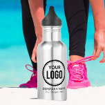 Garrafa Logotipo E Slogan Personalizados Da Empresa Com Pr<br><div class="desc">Personalize uma garrafa de água com esse modelo simples e minimalista e promova sua empresa ou empresa para aumentar os clientes potenciais e gerar mais vendas. Adicione seus detalhes, Todo estilo de texto, cores, tamanhos podem ser modificados para ajustado de suas necessidades. Se precisar de ajuda ou de itens correspondentes,...</div>