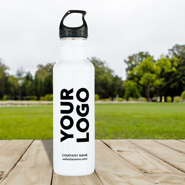 Garrafa Logotipo e texto personalizados em branco (Custom Logo and Text on White Stainless Steel Water Bottle, in situ)