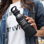 Garrafa Logotipo e texto personalizados - preto e branco m<br><div class="desc">Mantenha-se atualizado em estilo com a nossa garrafa moderna de aço inoxidável preto e branco. Personalizada com o logotipo e o texto da sua empresa,  esta garrafa elegante e durável é perfeita para promover sua marca e,  ao mesmo tempo,  oferecer uma solução prática e ecologicamente correta para hidratação.</div>
