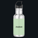 Garrafa Luz Verde Sage Minimal Simples Nome Personalizado<br><div class="desc">Esta garrafa de água de aço inoxidável na cor verde sage apresenta um design minimalista elegante. Basta clicar em 'Personalizar' para adicionar o nome de sua escolha. Ideal para trabalho,  viagens ou escola.</div>