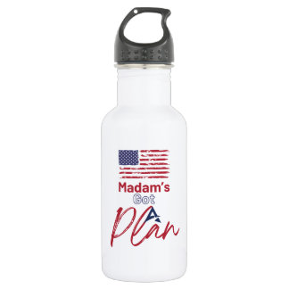 Garrafa Madame tem uma bandeira americana.