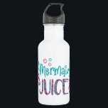 Garrafa Mermaid Juice Funny Glitter manuscrito<br><div class="desc">Este design foi criado através da arte digital. Pode ser personalizado clicando no botão Personalizar e alterando a cor, adicionando um nome, iniciais ou as suas palavras favoritas. Entre em contato comigo em colorflowcreations@gmail.com se você quiser usar este design em outro produto. Compre minha pintura de acrílico abstrato original para...</div>