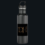 Garrafa Monograma de Iniciais Douradas e Pretas Elegantes<br><div class="desc">Iniciais Elegantes Pretas e Douradas Monograma Frasco de água de aço inoxidável moderno. Um design luxuoso com um monograma duplo dourado/inaugurado com o seu nome. Em cores elegantes e faz um presente maravilhoso e personalizado.</div>