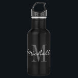Garrafa Monograma de nome personalizado branco e preto gla<br><div class="desc">Um glamouroso nome personalizado preto e branco, monograma, garrafa de água de aço inoxidável. modelo de tipografia de script elegante com letra inicial de nome personalizado. Adicione seu próprio nome, sobrenome, nome da empresa, lema de negócios etc. Ideia de presente de Natal e aniversário para amigos, família, colegas de trabalho,...</div>