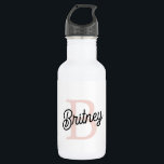 Garrafa Monograma Personalizado Moderno e Nome Pastel Rosa<br><div class="desc">Apresentamos o nosso Monograma Personalizado Moderno e o Nome Garrafa de Água Rosa Pastel, um na moda e acessório prático para ficar hidratado em qualquer lugar. Esta garrafa de água apresenta um design moderno em rosa pastel macio, personalizado com seu monograma e nome para um toque personalizado. Perfeito para exercícios...</div>