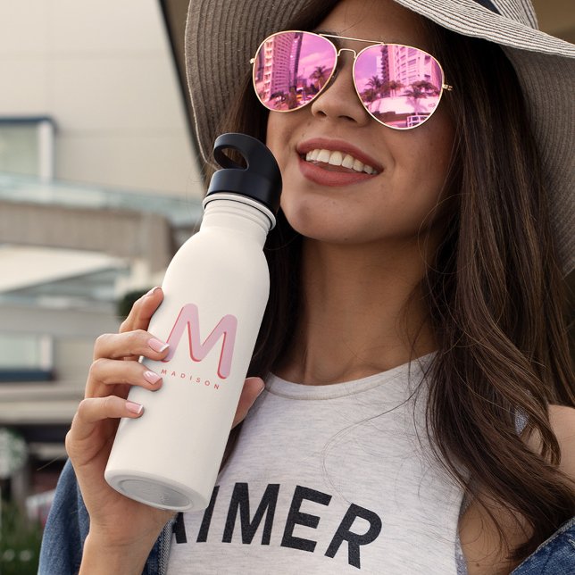 Garrafa Monograma Retroativo de Nome Personalizado de Cubo (Hey trendy teens! Keep cool in the most stylish way possible with this custom retro water bottle!)