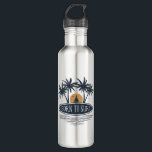 Garrafa Nascer Ao Surf Palm Trees Surfboard Logotipo Vinta<br><div class="desc">Nascer a Surf,  palmeiras,  surfboard e logo por solário em azul-marinho rústico,  garrafa d'água.</div>