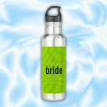 Garrafa Neon Slime Green Summer Bachelorette Bridesmaid<br><div class="desc">Mantenha-se hidratado em estilo com este ousado e moderno batedor do partido noiva. Apresentando um rótulo verde neon vibrante com texto preto elegante, este cambaleador é perfeito para a divertida e elegante festa noiva. A sua design de olhar exumenta a energia jovem e o talento contemporâneo, fazer-a um acessório de...</div>