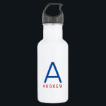 Garrafa Nome Azul Branco Vermelho Moderno Personalizado In<br><div class="desc">Nome Personalizado Vermelho, Branco e Azul e Letra Inicial Frasco de Água de Aço Inoxidável com Monograma Personalizado em uma moderna e mínima fonte clássica sans serif para um visual simples, mas sofisticado e masculino. Mostradas em vermelho e azul numa garrafa de água metálica branca, as cores e fontes do...</div>