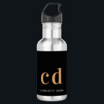 Garrafa Nome das iniciais do monograma preto negrito doura<br><div class="desc">Um clássico fundo negro. Texto ouro e branco colorido. Personalize e adicione suas iniciais de monograma e seu nome. Para ele e para ela.</div>