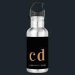 Garrafa Nome das iniciais do monograma preto negrito doura<br><div class="desc">Um clássico fundo negro. Texto ouro e branco colorido. Personalize e adicione suas iniciais de monograma e seu nome. Para ele e para ela.</div>