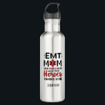 Garrafa Nome do Assistente Médico EMT Personalizado<br><div class="desc">Nossas garrafas de água da mãe da EMT fazem arte e inspiração parte de sua vida cotidiana. Estas garrafas personalizadas legal também são um dos nossos itens mais populares - porque são úteis e pensativos. Isto é perfeito para as mães que têm filhos e filhas que trabalham como paramédicos ou...</div>