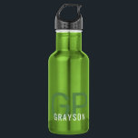 Garrafa Nome do Monograma Moderno Personalizado Verde Pequ<br><div class="desc">Pequena Garrafa de Metal Verde com uma cara masculina personalizada simples e subestimada ou um nome neutro de gênero e um monograma com duas letras iniciais que você pode editar em qualquer fonte ou cor para design de uma garrafa de água metálica elegante que parece excelente para o escritório, escola...</div>