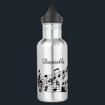 Garrafa Nome do Script do Monograma do Music Notes<br><div class="desc">Garrafa de água na moda moderna, com notas de música a preto, contra um fundo transparente editável, para que a cor da garrafa apareça através de personalização com um nome e monograma num roteiro manuscrito editável. ALTERAÇÕES: Você pode alterar o plano de fundo para uma cor escolhida ou alterar o...</div>