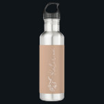 Garrafa Nome Floral Cor-de-Rosa Escamudo Personalizado<br><div class="desc">Apresentando um belo design floral e o seu nome escolhido,  esta garrafa de água dá um maravilhoso presente personalizado para beber em qualquer ocasião!</div>