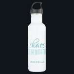Garrafa Nome Personalizado Da Tipografia Turquoise Do Coor<br><div class="desc">O Coordenador do Caos, Turquoise Typografia Personalizada de Garrafa de Água, apresenta um simples design do texto "coordenador do caos" em um divertido roteiro de caligrafia turquesa com seu nome personalizado abaixo. Personalize editando o texto na caixa de texto fornecida. Perfeito para aquela mãe ocupada, professor, gerente da equipe de...</div>