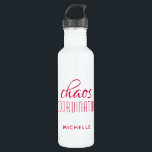Garrafa Nome Personalizado da Tipografia Vermelha do Coord<br><div class="desc">O Coordenador do Caos Red Typografia Personalizada Water Bottle apresenta um simples design do texto "coordenador do caos" em um divertido roteiro de caligrafia vermelha com seu nome personalizado abaixo. Personalize editando o texto na caixa de texto fornecida. Perfeito para aquela mãe ocupada, professor, gerente da equipe de esportes ou...</div>