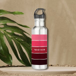 Garrafa Nome Personalizado de Colorção de Pinks Coloridos<br><div class="desc">Esta design colorida e moderna apresenta um padrão de blocos coloridos em rosa e ameixa com seu nome personalizado #garrafas d'água #ware #personalizedgifts</div>