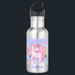 Garrafa Nome Personalizado de Rapariga Moderna do Arco-Íri<br><div class="desc">Uma Garrafa de Água de Aço Inoxidável,  Cor Rosa,  do Unicórnio Moderno Arco-Íris Moderno,  elegante,  apresenta um unicórnio rosa giro andando sobre nuvens com arco-íris e corações amorosos ao fundo. Presente perfeito para as meninas no Natal,  aniversário,  chá de fraldas e muito mais. Concebido por © Evco Studio www.zazzle.com/store/evcostudio</div>