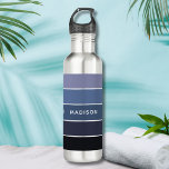 Garrafa Nome Personalizado do Bloco de Cor Azul Colorido M<br><div class="desc">Nome do Bloco de Cores de Verão Colorido Moderno Nome da Garrafa de Água de Aço Inoxidável apresenta um design colorido e moderno em um padrão de blocos coloridos em tons de azul e nome personalizado. Perfeito como presente para Natal, aniversário, feriados, escola, faculdade, prédio de equipes e muito mais....</div>