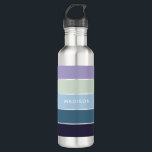 Garrafa Nome Personalizado do Bloco de Cores do Jardim Blu<br><div class="desc">Este design colorido e moderno apresenta um padrão de blocos de cores em roxo com seu nome personalizado #garrafas d'água #drinkware #ofertas personalizadas</div>