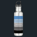 Garrafa Nome Personalizado do Colorblock Blues de inverno<br><div class="desc">Este design colorido e moderno apresenta um padrão de blocos coloridos em tons de azul com seu nome personalizado</div>