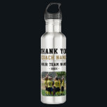 Garrafa Obrigado Treinador Equipe Nome Foto<br><div class="desc">Obrigado Equipe do treinador Nome Frasco de água de aço fotográfico. Personalize com seu nome de treinador, nome da equipe, foto da equipe e ano. Você pode mudar qualquer texto no frasco ou apagá-lo. Um presente de excelente e um guardião para um treinador de futebol! Faça com que a equipe...</div>