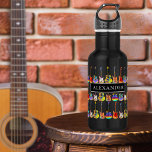 Garrafa padrão colorido do violão no nome de adição preto<br><div class="desc">Guitarras elétricas engraçadas, guitarras acústicas e guitarras semiacústicas padrão em um monograma preto personalizado, garrafa de água em cores vibrantes de pop. Um presente de ideias para professores de música, guitarristas, músicos e estudantes de música. Fácil de personalizar usando o modelo de nome e inicial do monograma. Esta divertida design...</div>